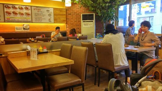 ユクサムネンミョン 弘大店